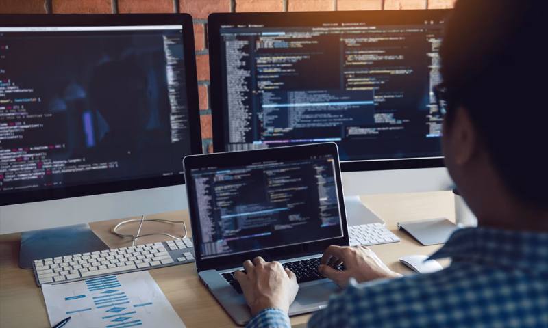 数据科学选型：R与Python如何赋能洪江市网站建设？